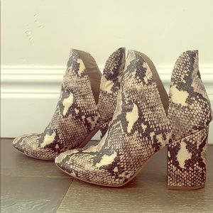 STEVE MADDEN booties